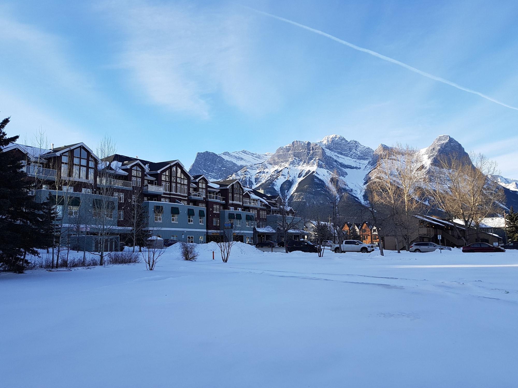 Sunset Mountain Inn Canmore Dış mekan fotoğraf