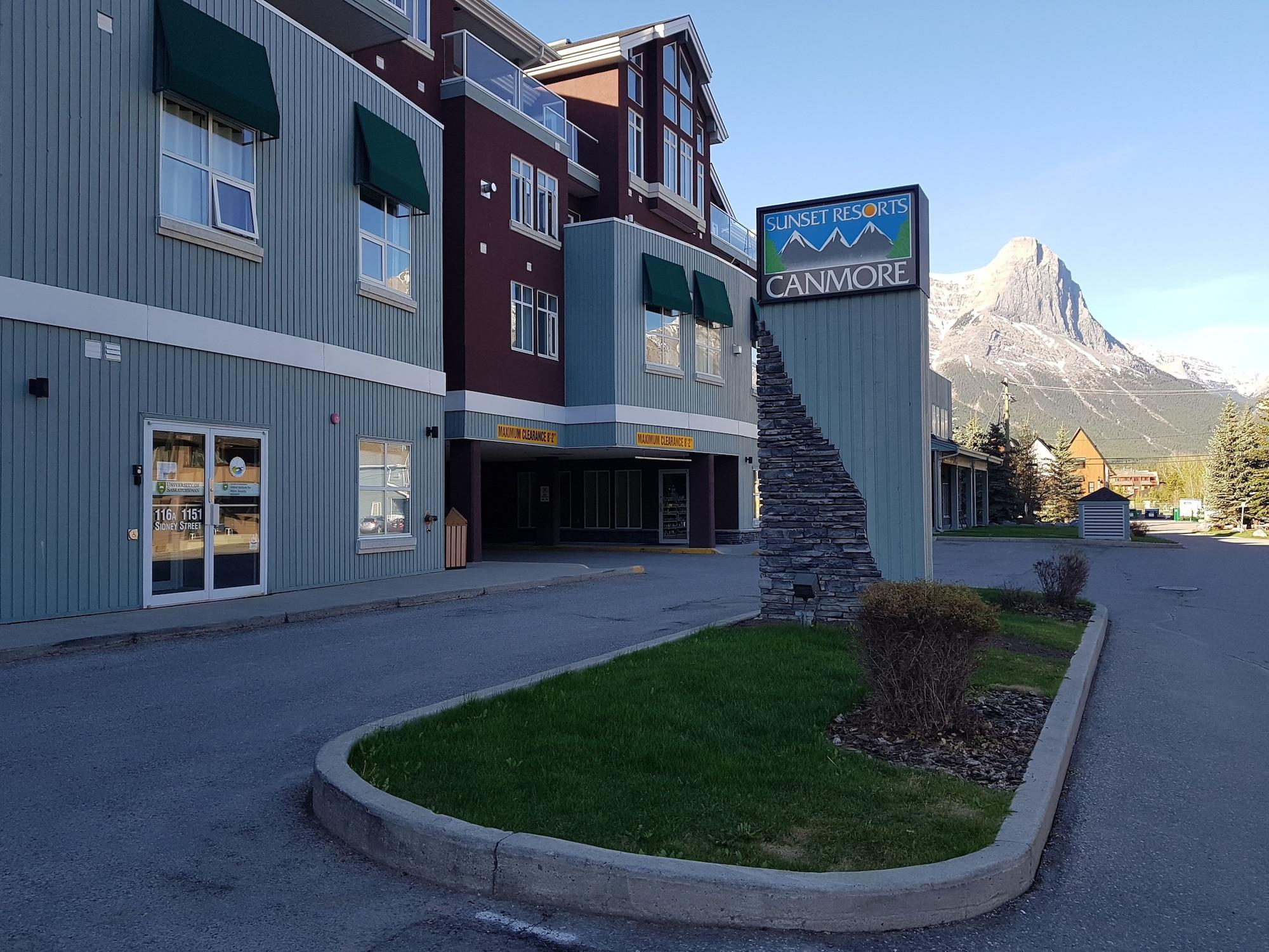 Sunset Mountain Inn Canmore Dış mekan fotoğraf
