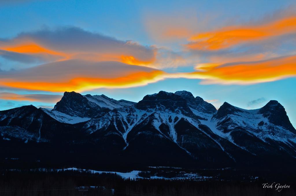 Sunset Mountain Inn Canmore Dış mekan fotoğraf