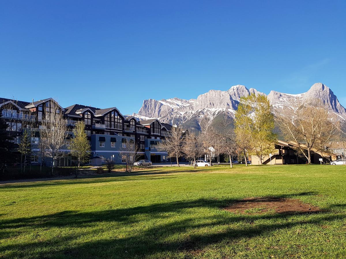Sunset Mountain Inn Canmore Dış mekan fotoğraf